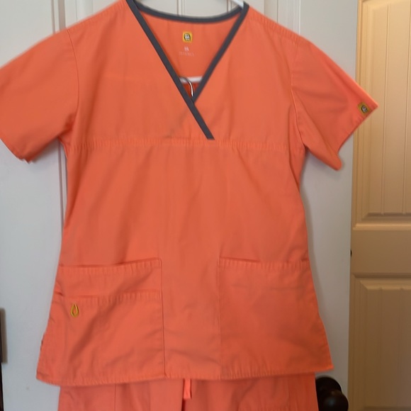 XS peach Spread Good Cheer cargo scrub outfit - Picture 1 of 12